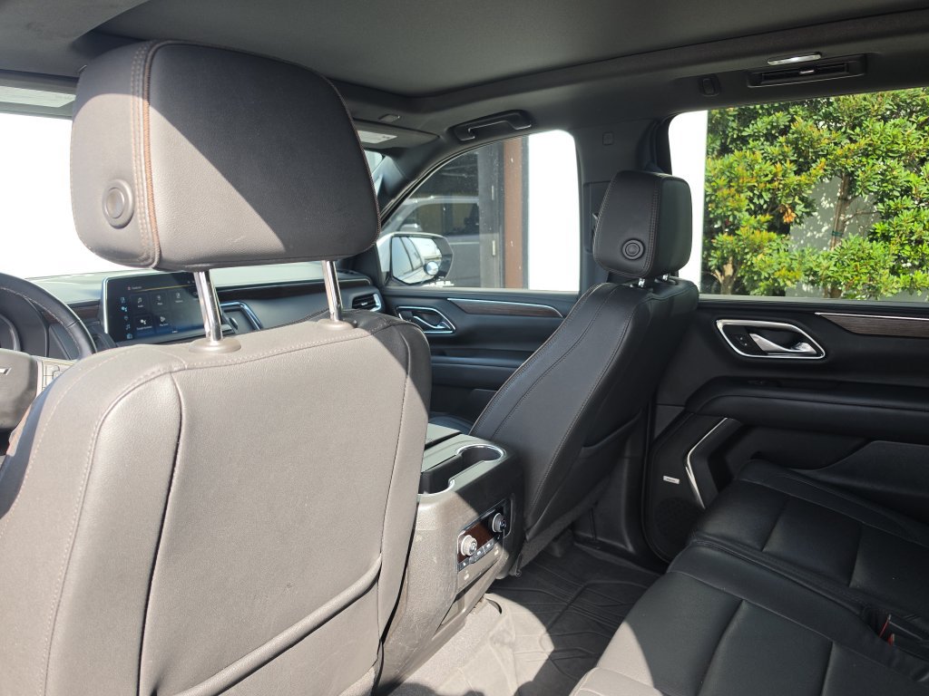 Used 2023 Chevrolet Suburban High Country w/ LPO, Illumination Package RWD image 13