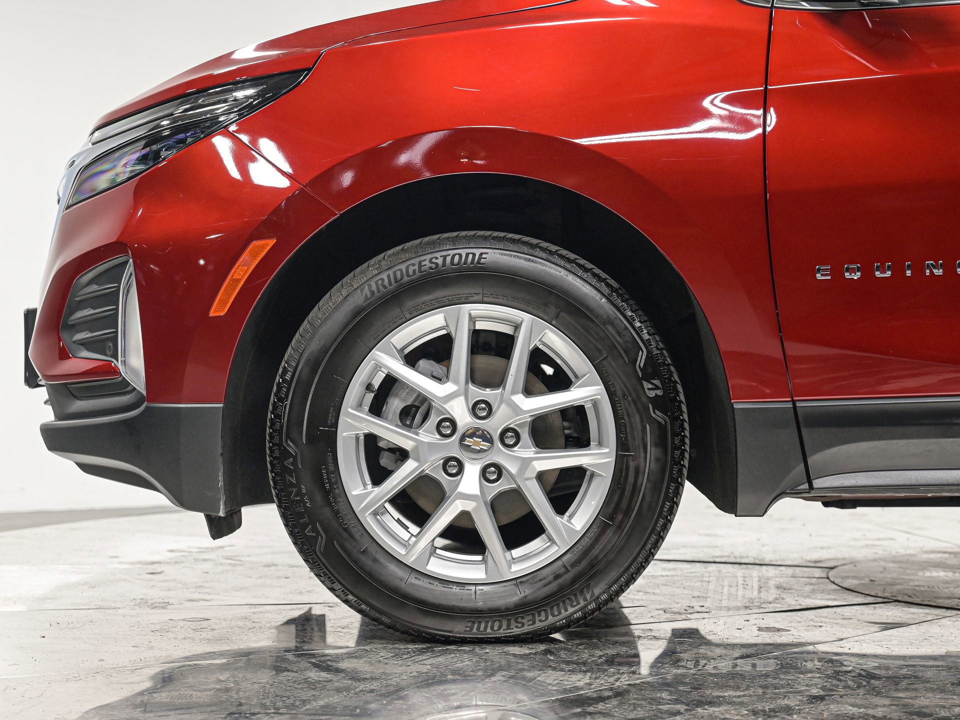 Used 2023 Chevrolet Equinox LT image 3