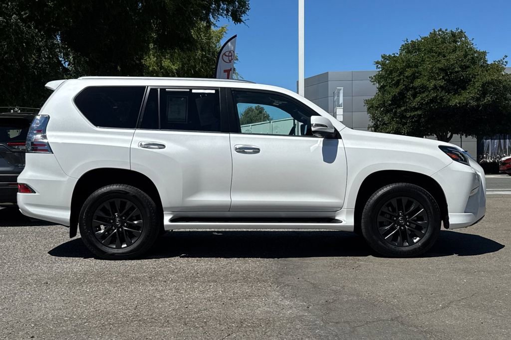 Used 2022 Lexus GX 460 Premium w/ Premium Package AWD/4WD image 2