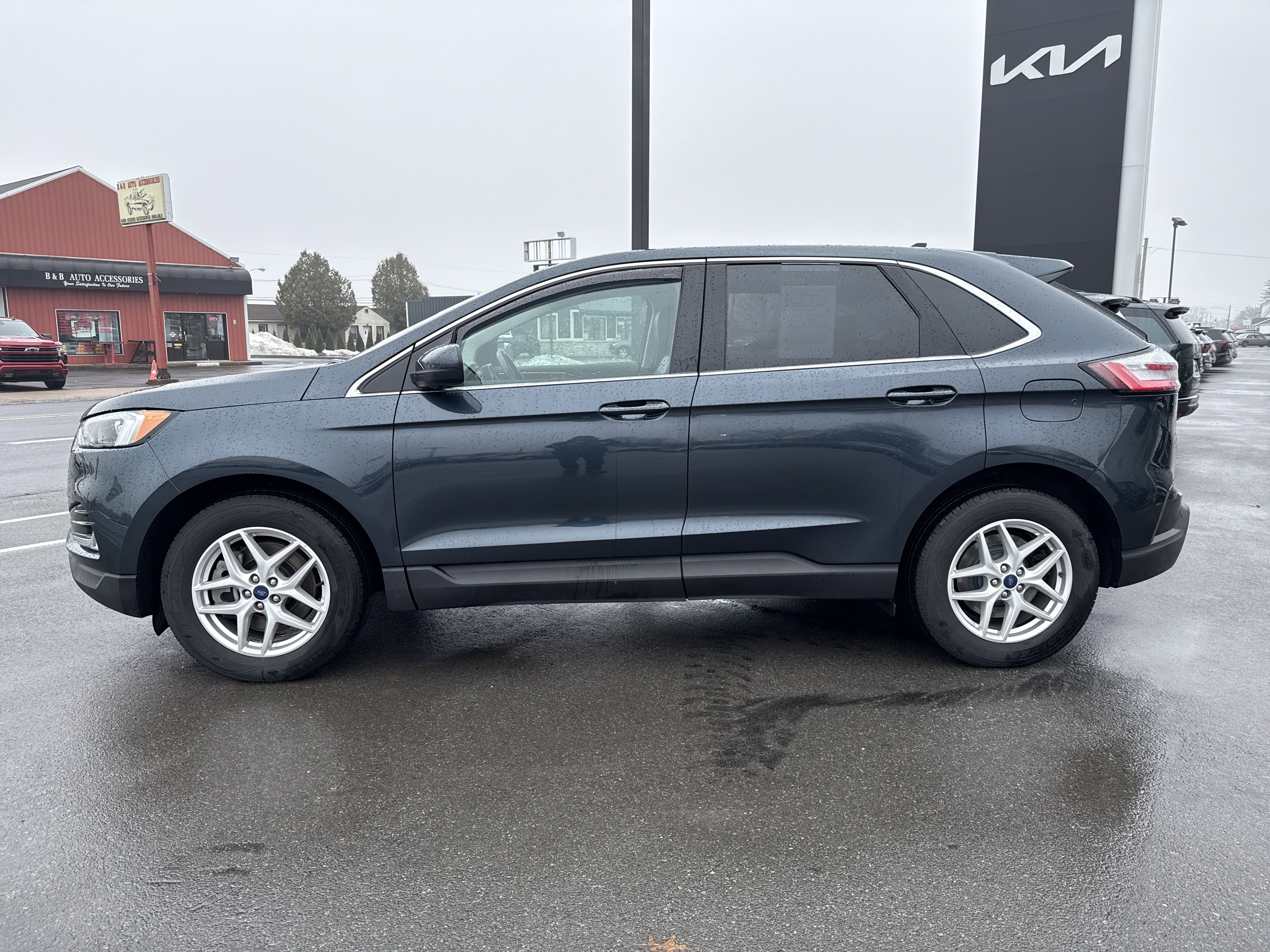 Used 2022 Ford Edge SEL w/ Convenience Package image 7