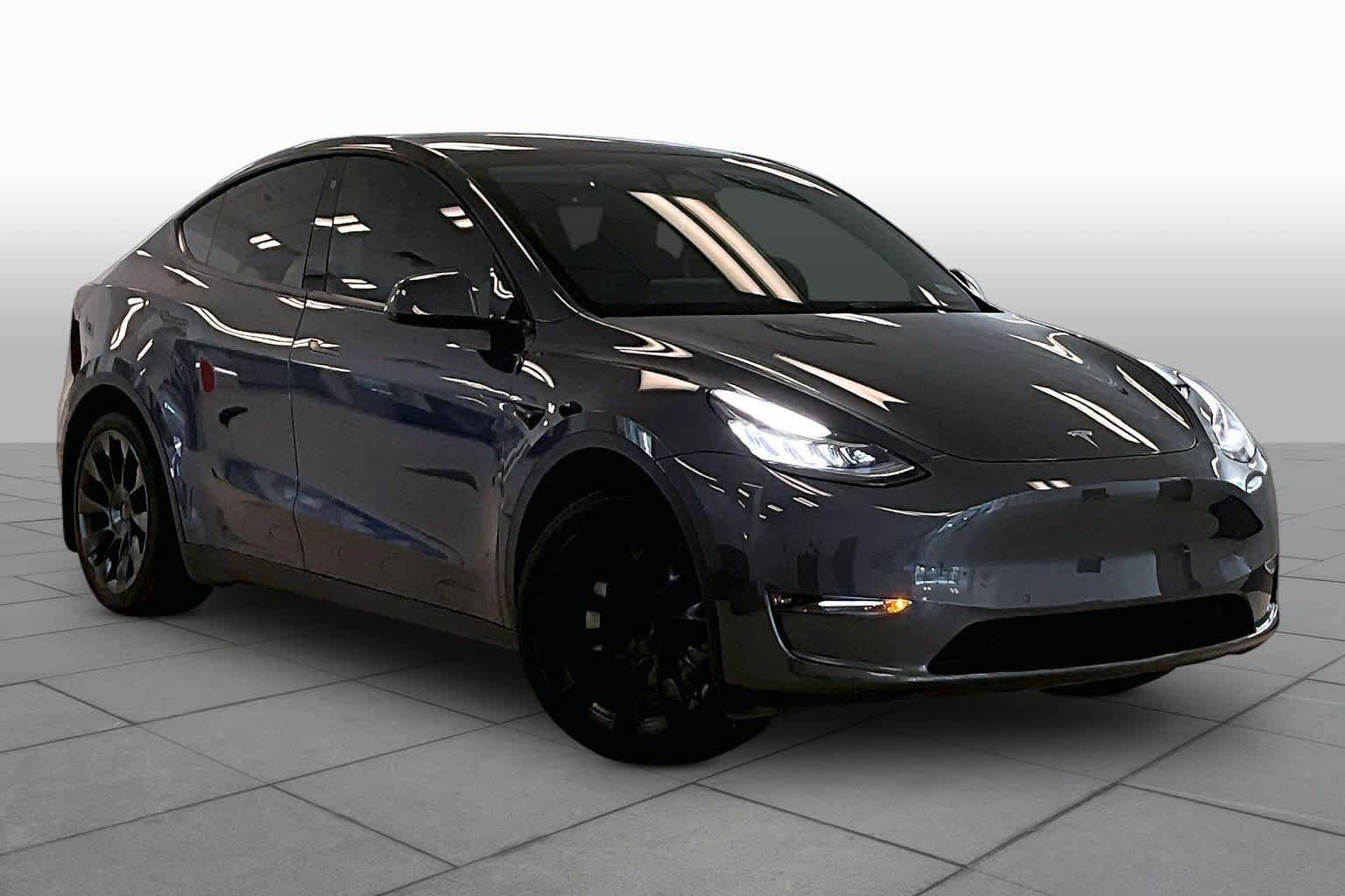 Used 2022 Tesla Model Y Long Range AWD/4WD image 2
