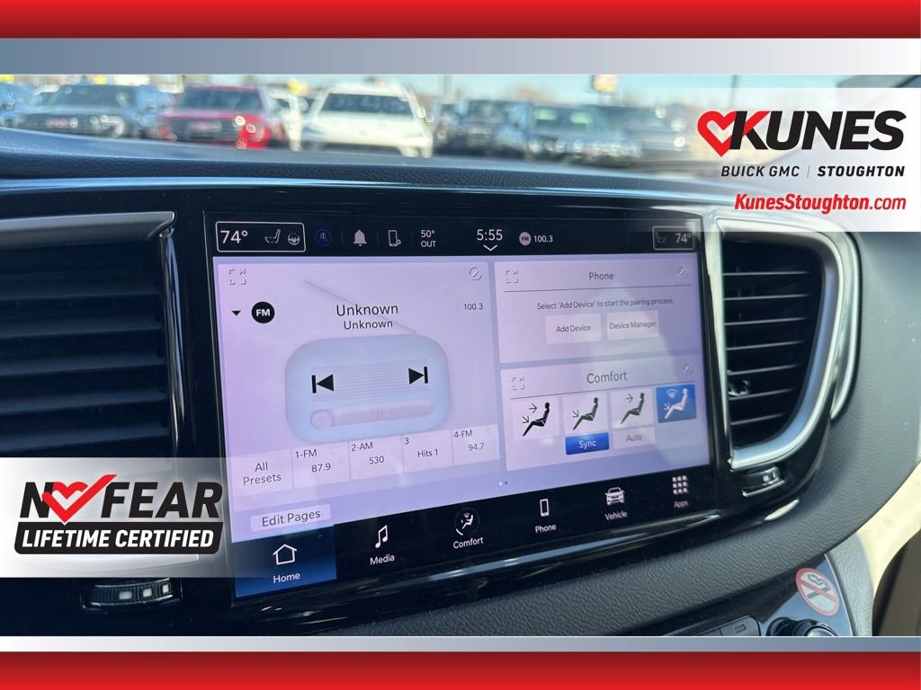 Used 2023 Chrysler Pacifica Touring-L image 32