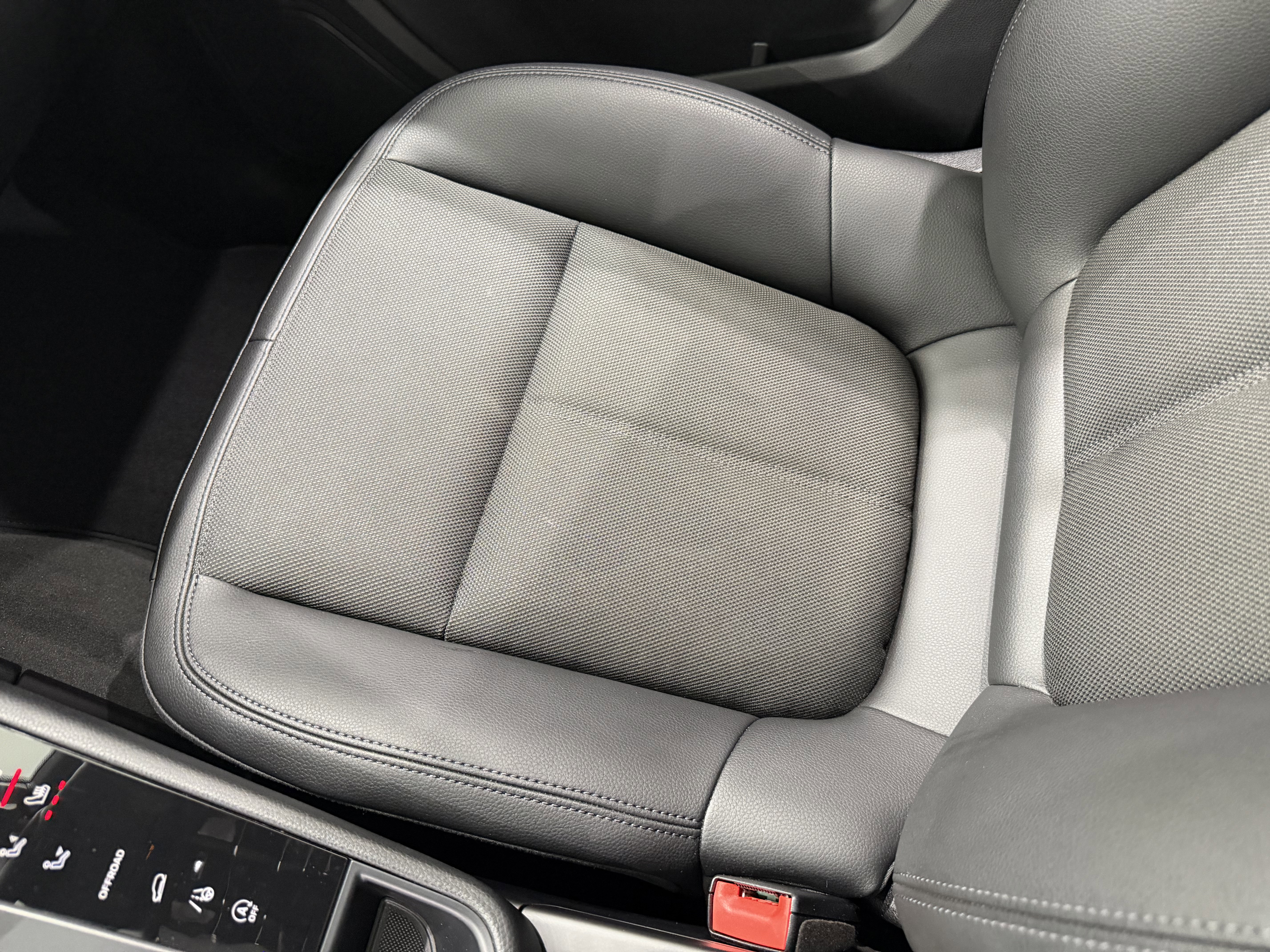 Certified 2022 Porsche Macan image 52