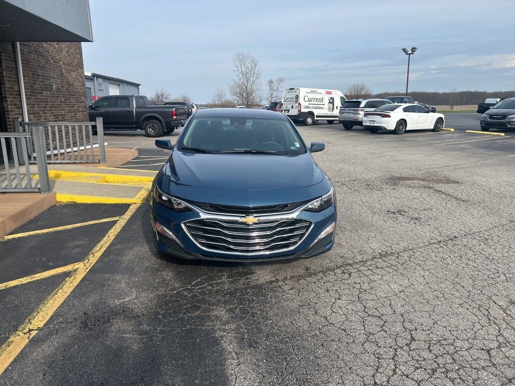 Used 2025 Chevrolet Malibu LT image 2