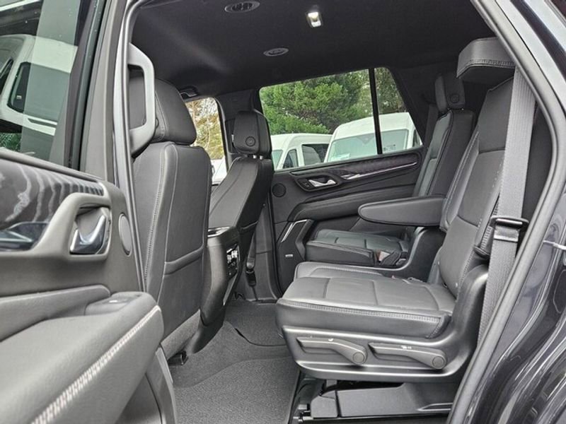 Used 2023 GMC Yukon Denali image 7