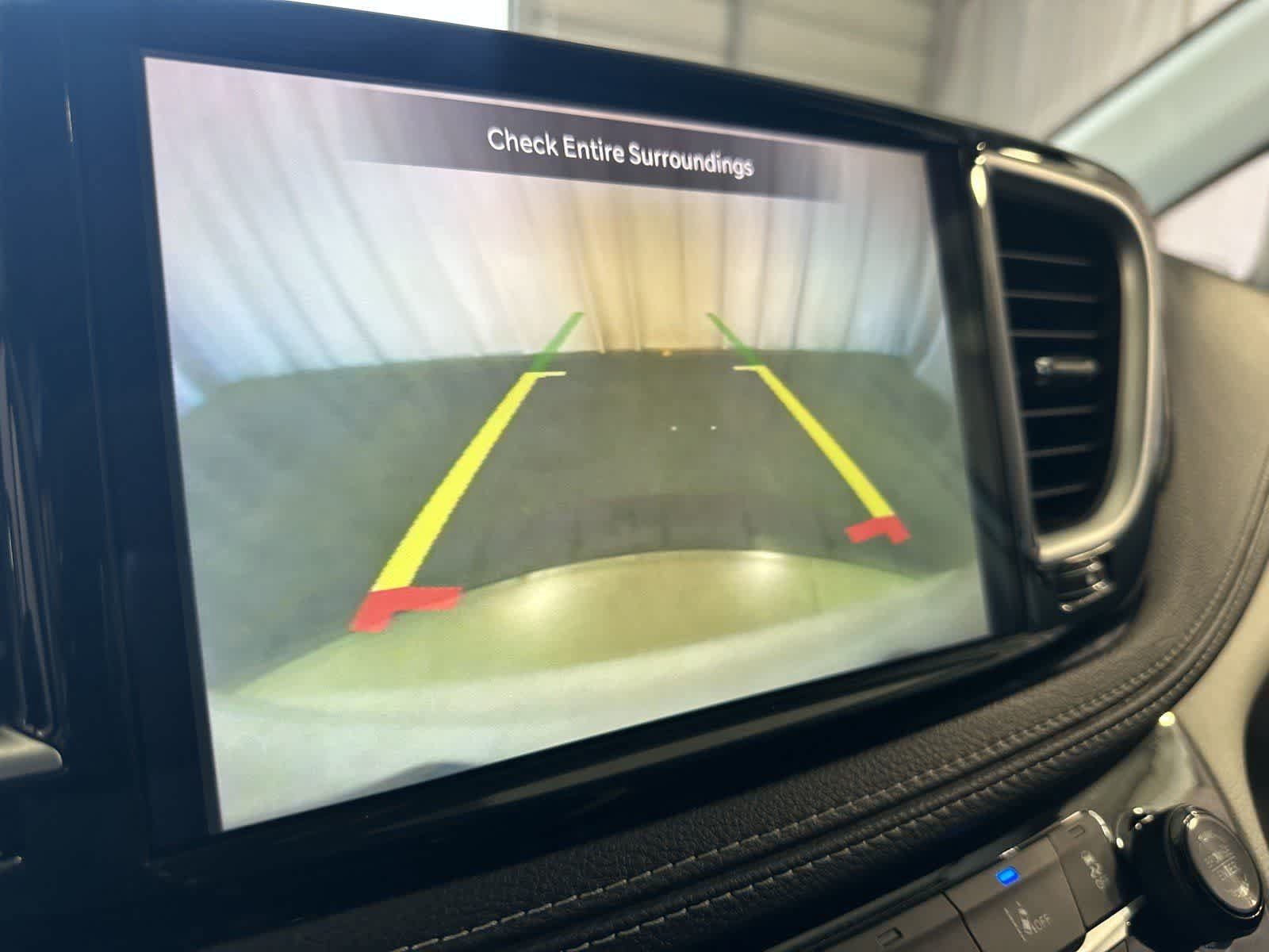 Used 2023 Chrysler Pacifica Limited FWD image 22