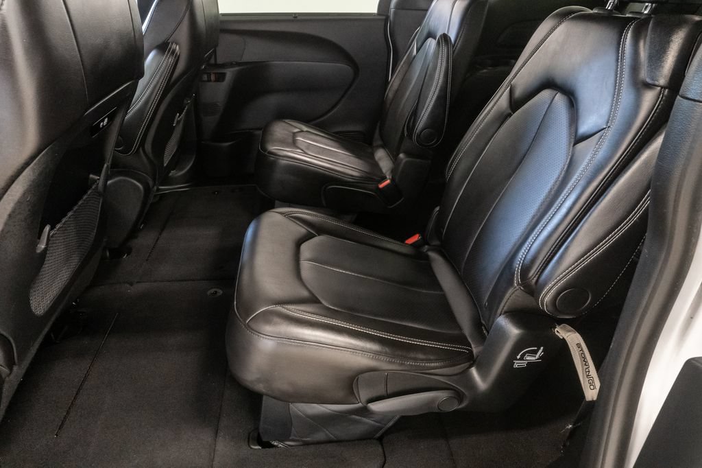 Used 2025 Chrysler Pacifica Select FWD image 23