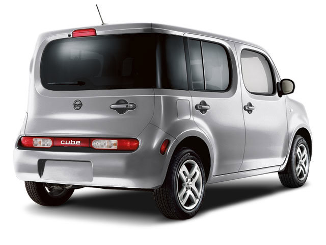 Used 2010 Nissan Cube 1.8 S w/ Interior Designer Pkg FWD image 3