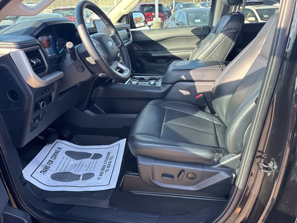 Used 2024 Ford Expedition XLT image 11