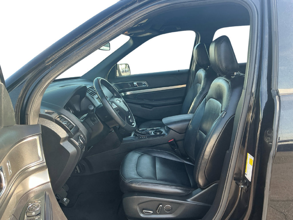 Used 2018 Ford Explorer XLT w/ Equipment Group 202A FWD image 14