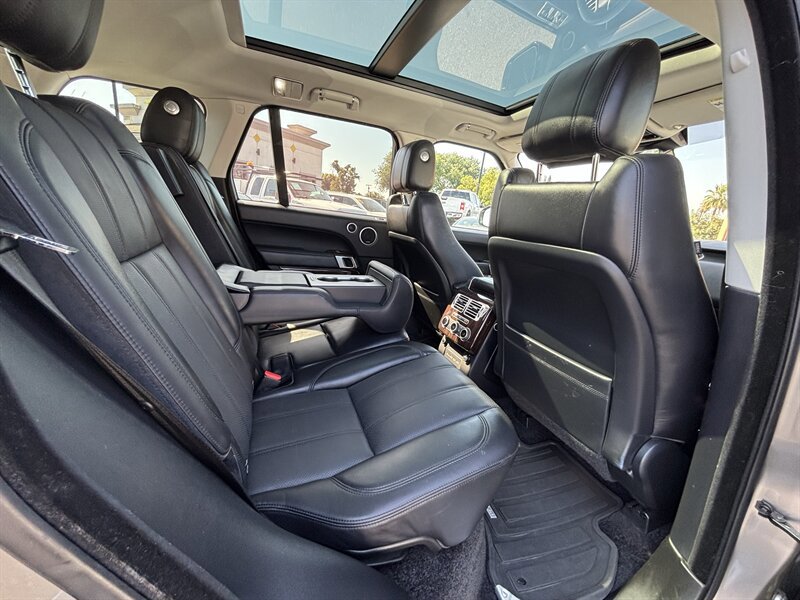 Used 2017 Land Rover Range Rover HSE AWD/4WD image 16