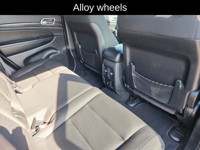 Used 2021 Jeep Grand Cherokee Laredo AWD/4WD image 29