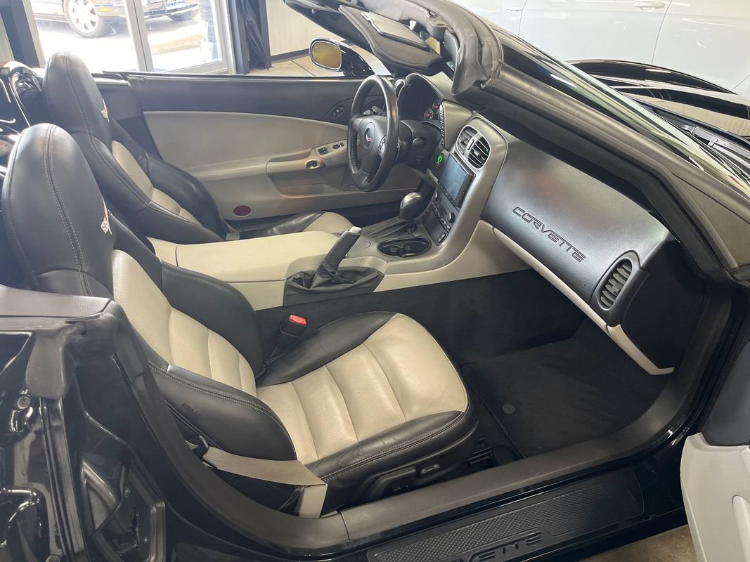 Used 2007 Chevrolet Corvette Coupe w/ Preferred Equipment Group RWD image 49