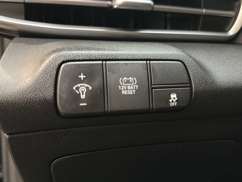 Certified 2025 Hyundai Elantra Hybrid FWD image 29