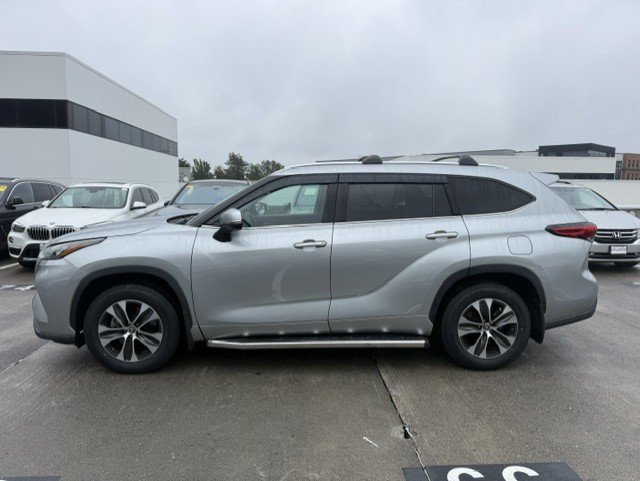 Used 2020 Toyota Highlander XLE AWD/4WD image 6