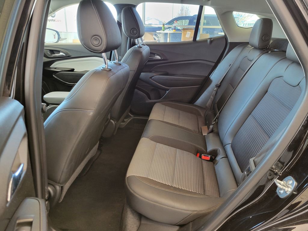 Used 2025 Chevrolet Trax LT w/ LT Convenience Package image 10