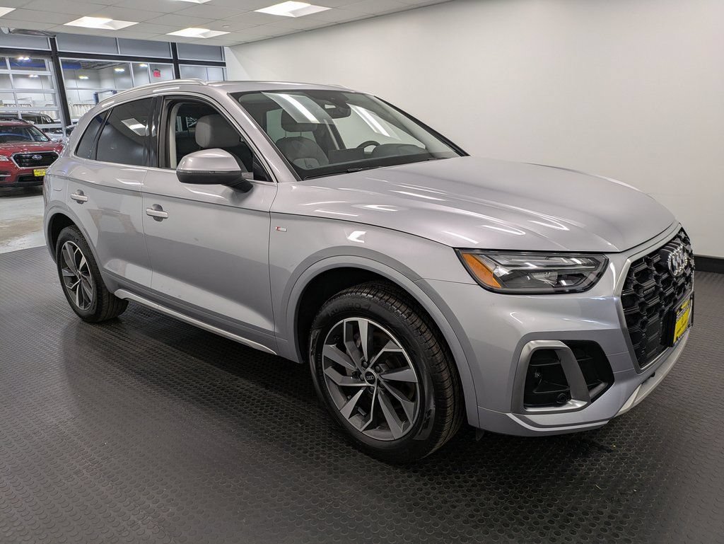 Used 2022 Audi Q5 2.0T Premium Plus w/ Premium Plus Package AWD/4WD image 3
