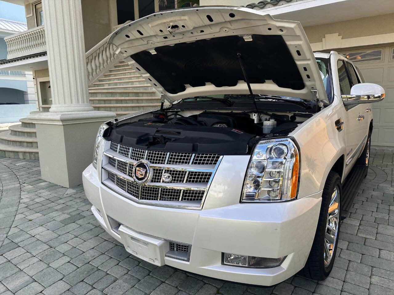 Used 2011 Cadillac Escalade Platinum image 49