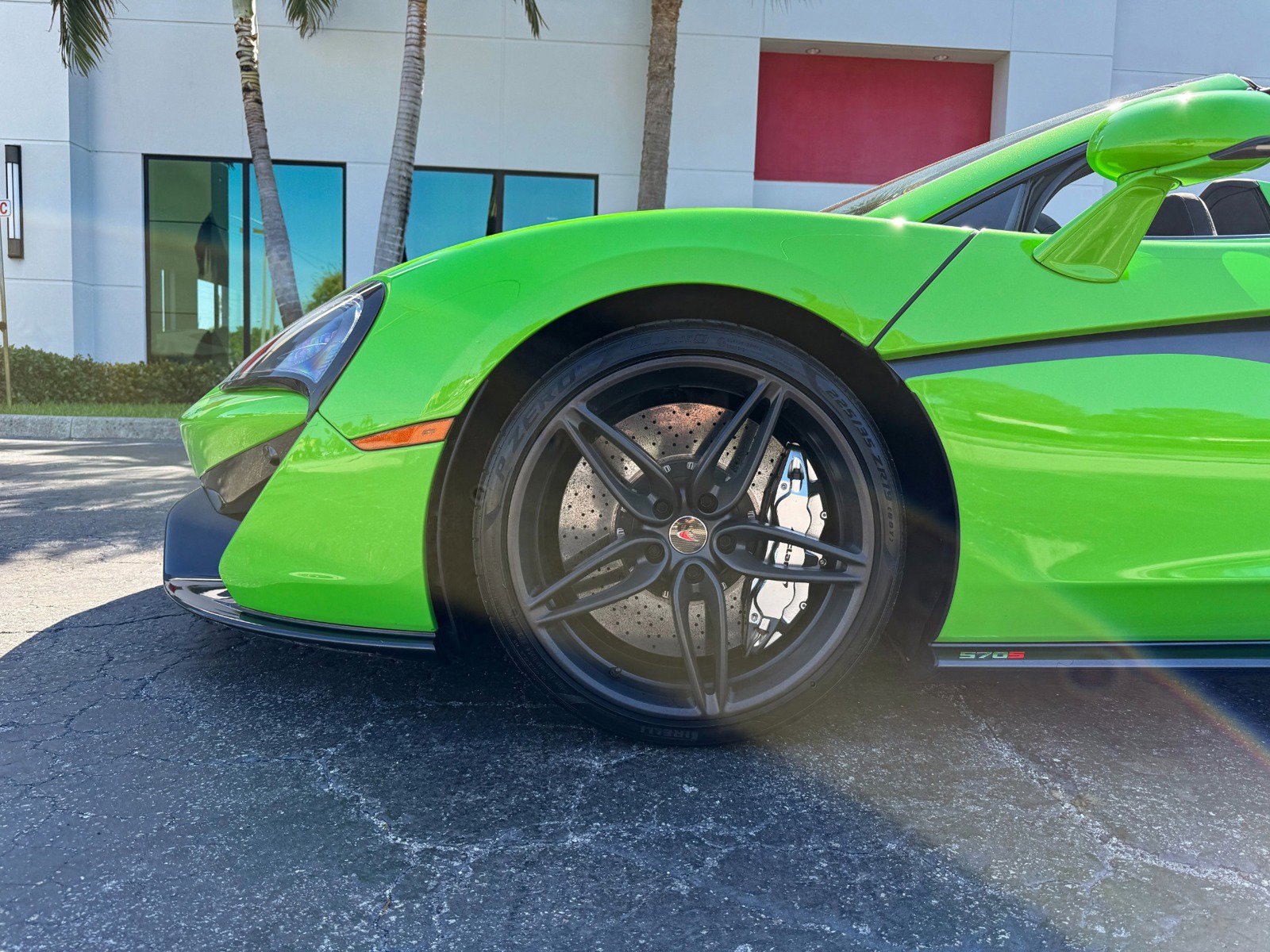 Used 2018 McLaren 570S Spider image 11