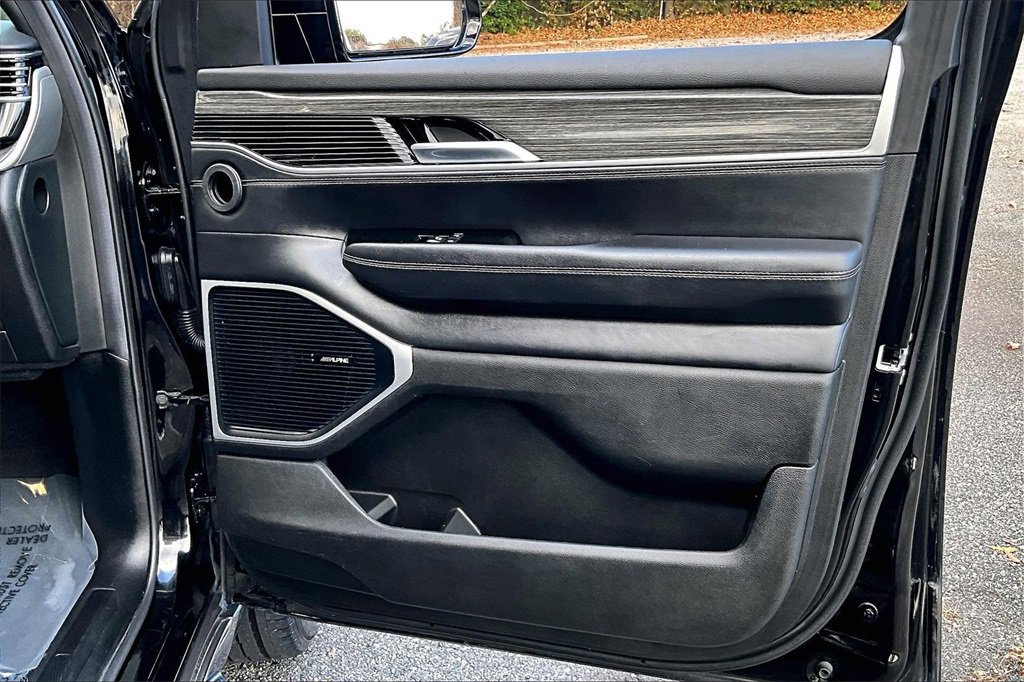 Used 2022 Jeep Wagoneer Series III w/ Flexible Seating Group image 25