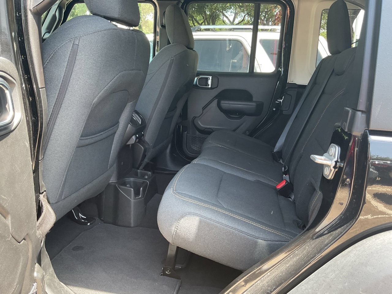 Used 2025 Jeep Wrangler Unlimited Sport AWD/4WD image 9
