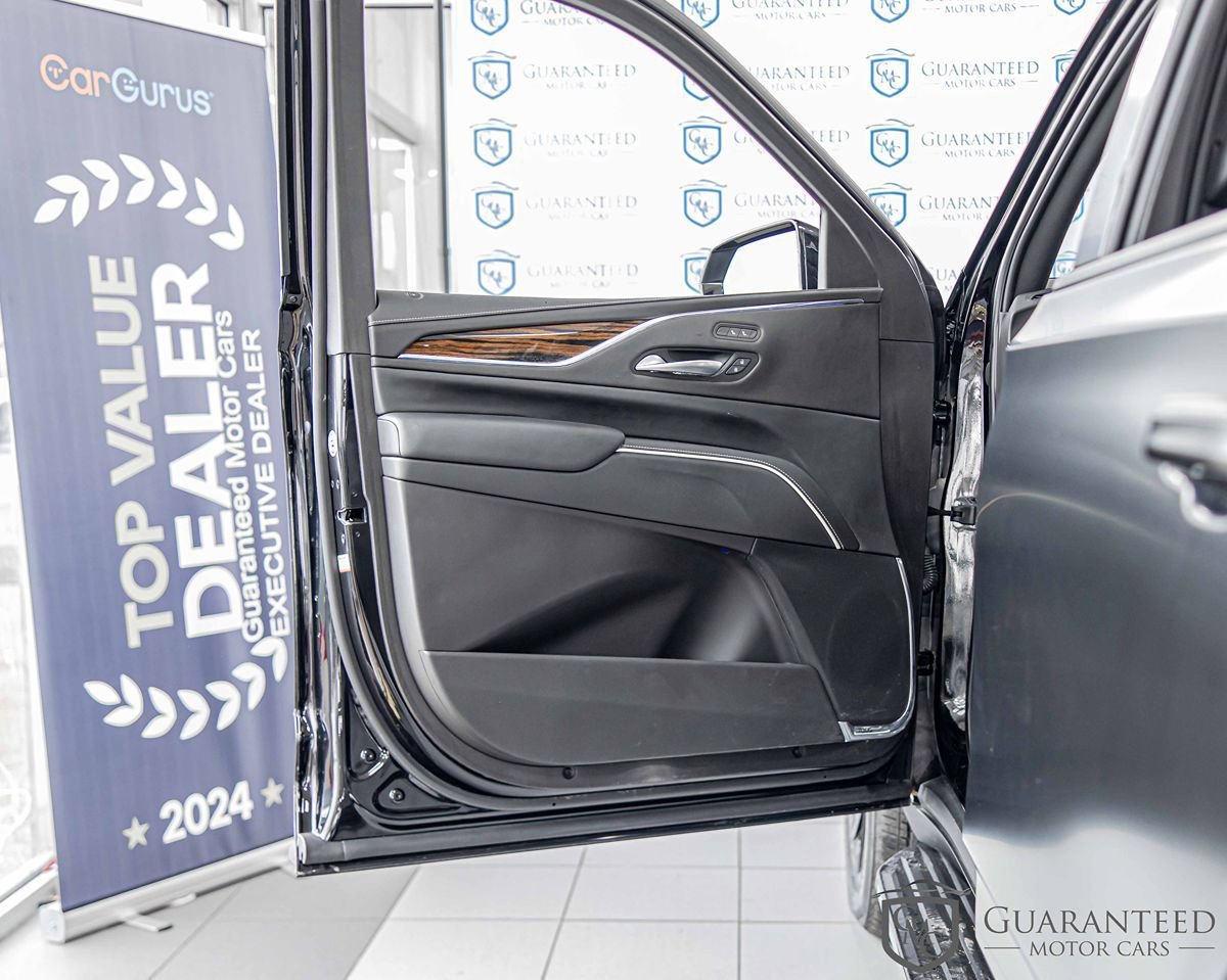 Used 2023 Cadillac Escalade Luxury w/ LPO, Floor Liner Package AWD/4WD image 30