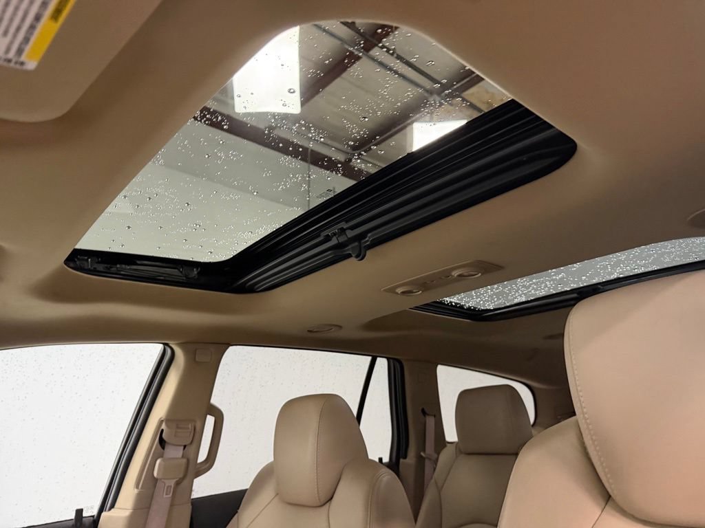 Used 2011 Buick Enclave CXL FWD image 22