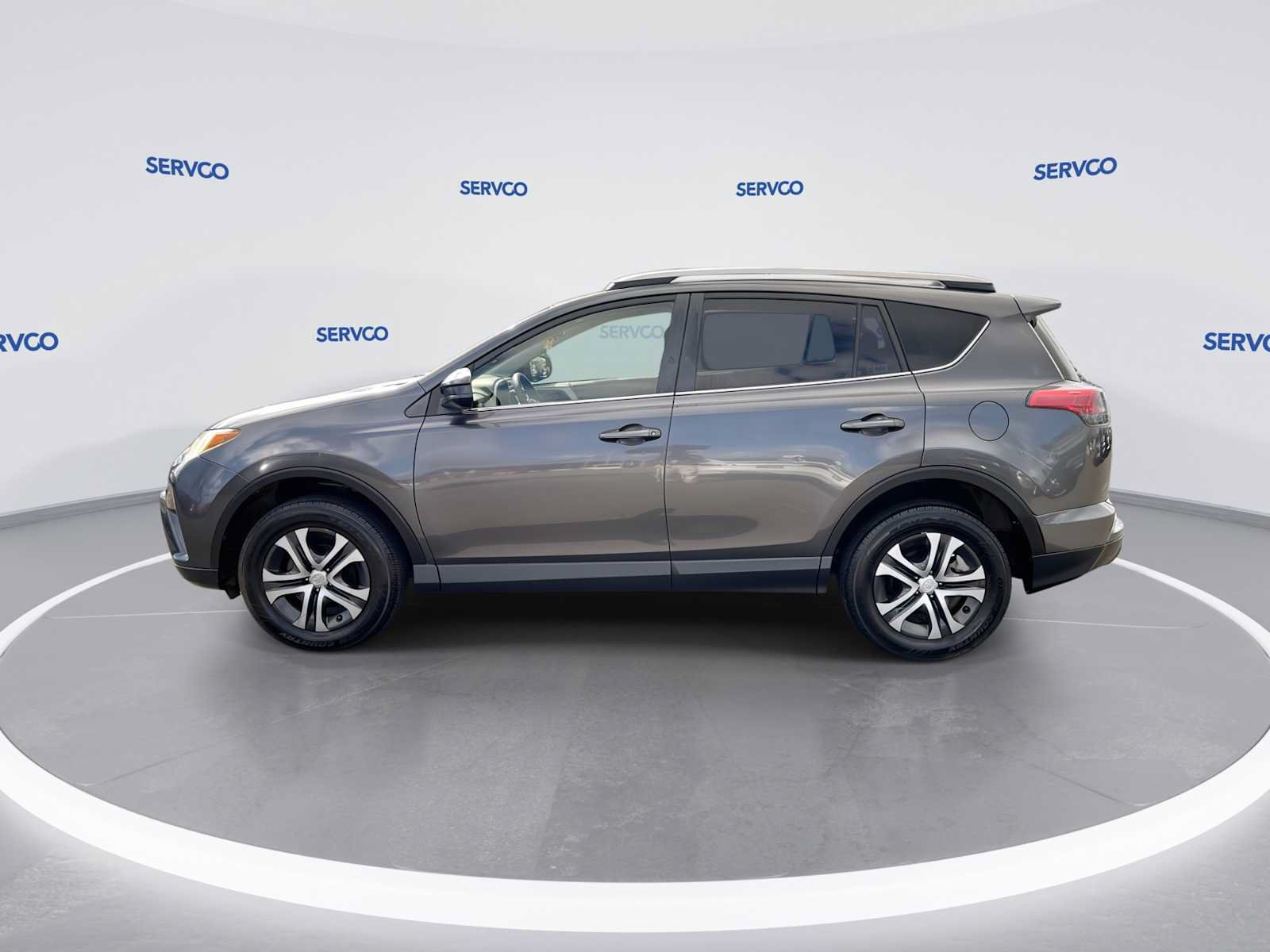 Used 2018 Toyota RAV4 LE FWD image 5