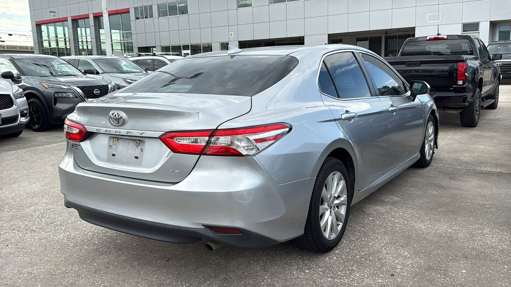 Used 2019 Toyota Camry LE w/ Convenience Package FWD image 3