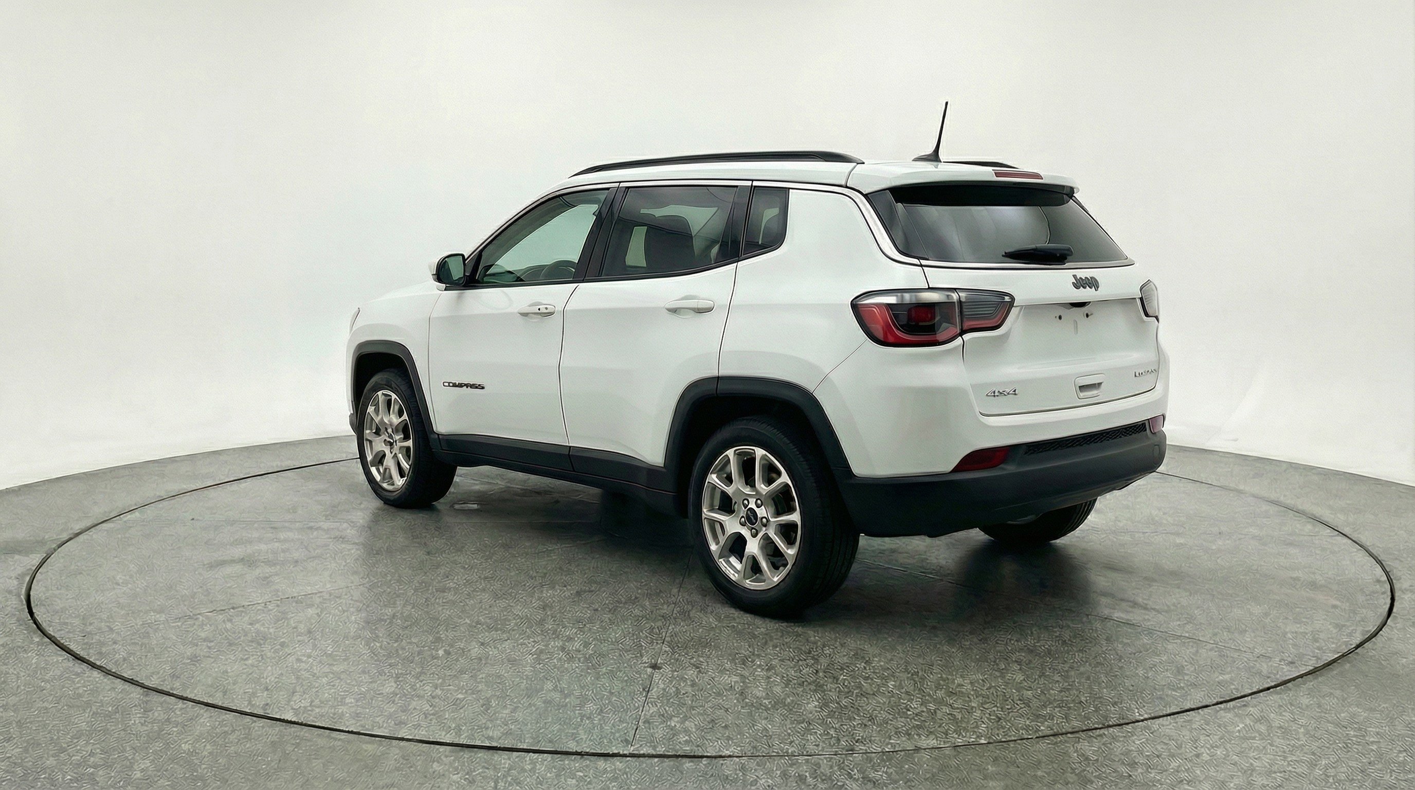 Used 2025 Jeep Compass Limited image 6