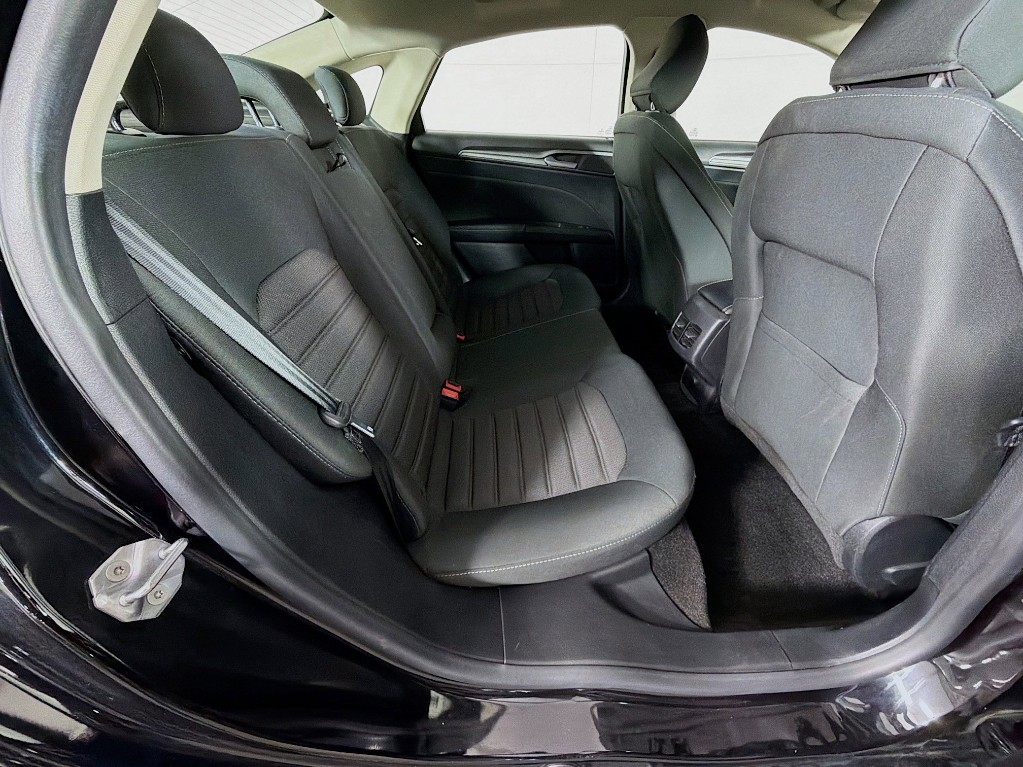 Used 2020 Ford Fusion SE image 26