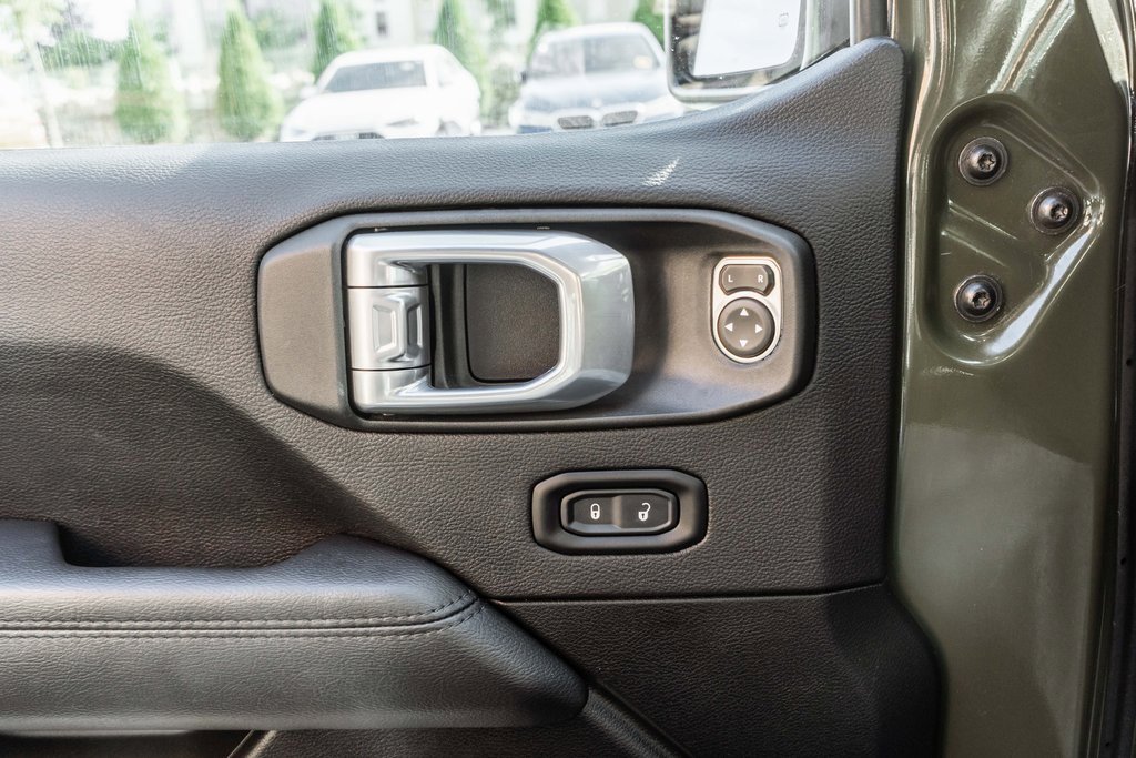 Used 2022 Jeep Wrangler Unlimited Sahara image 12