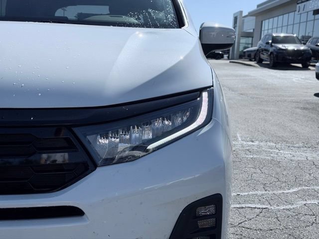 Used 2025 Honda Odyssey Touring image 3