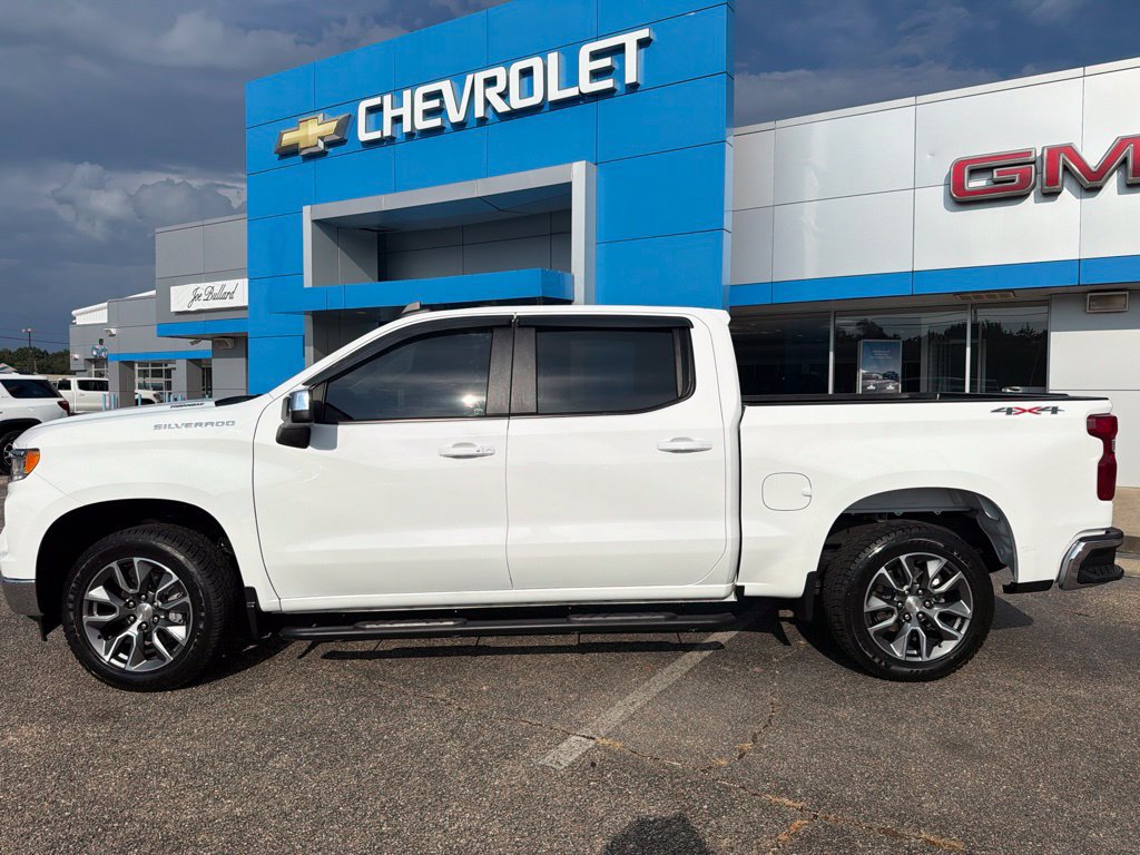 Used 2024 Chevrolet Silverado 1500 LT AWD/4WD image 2