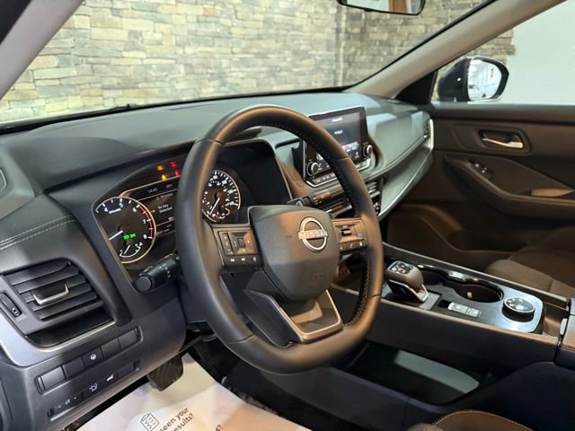 Certified 2025 Nissan Rogue SV image 12