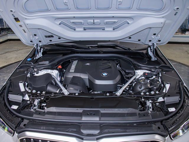 Used 2026 BMW 530i xDrive w/ Premium Package image 5