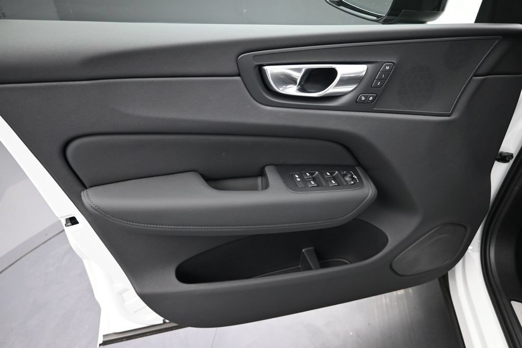 New 2026 Volvo XC60 B5 Core AWD/4WD image 9