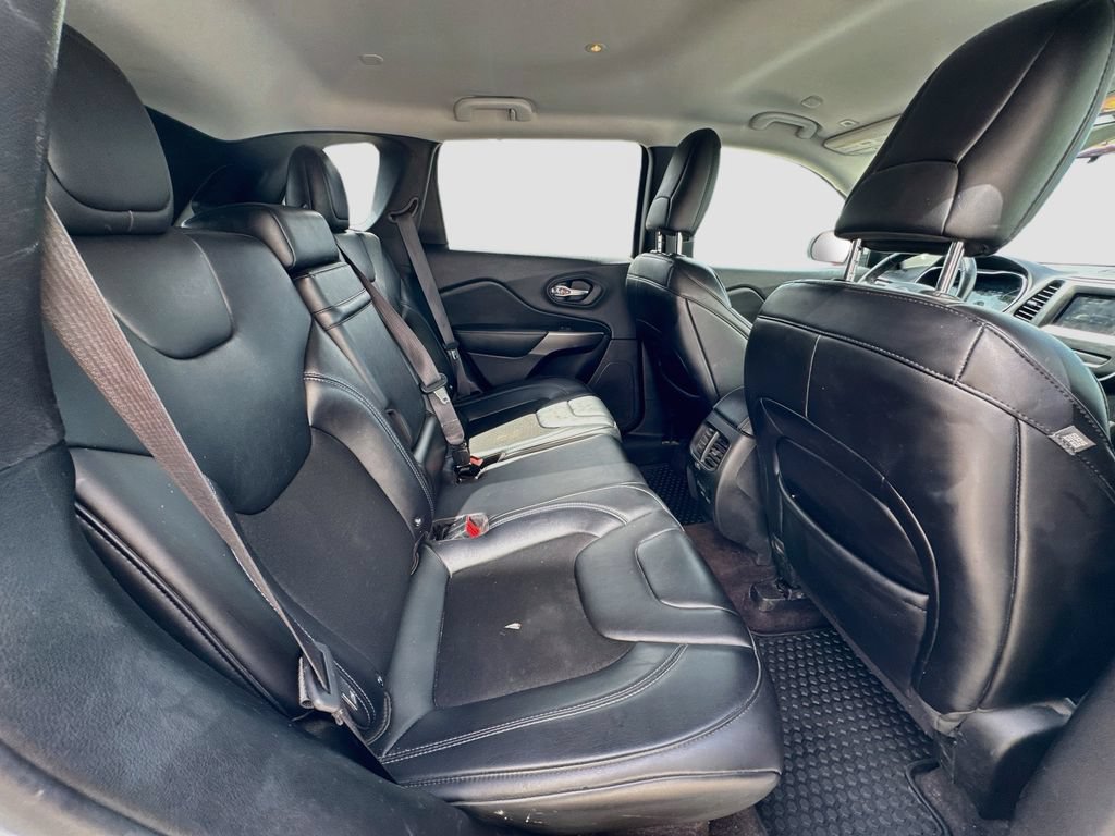 Used 2019 Jeep Cherokee Latitude Plus w/ Cold Weather Group AWD/4WD image 27