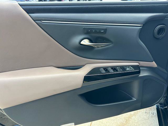 Used 2023 Lexus ES 350 w/ Premium Package FWD image 16