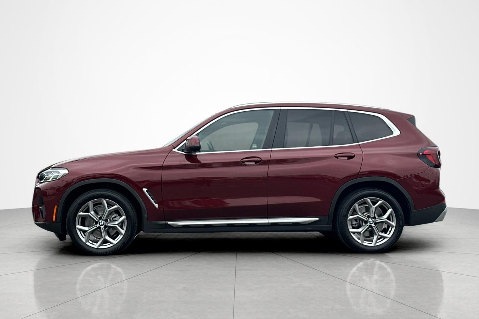 Used 2023 BMW X3 sDrive30i w/ Premium Package RWD image 2