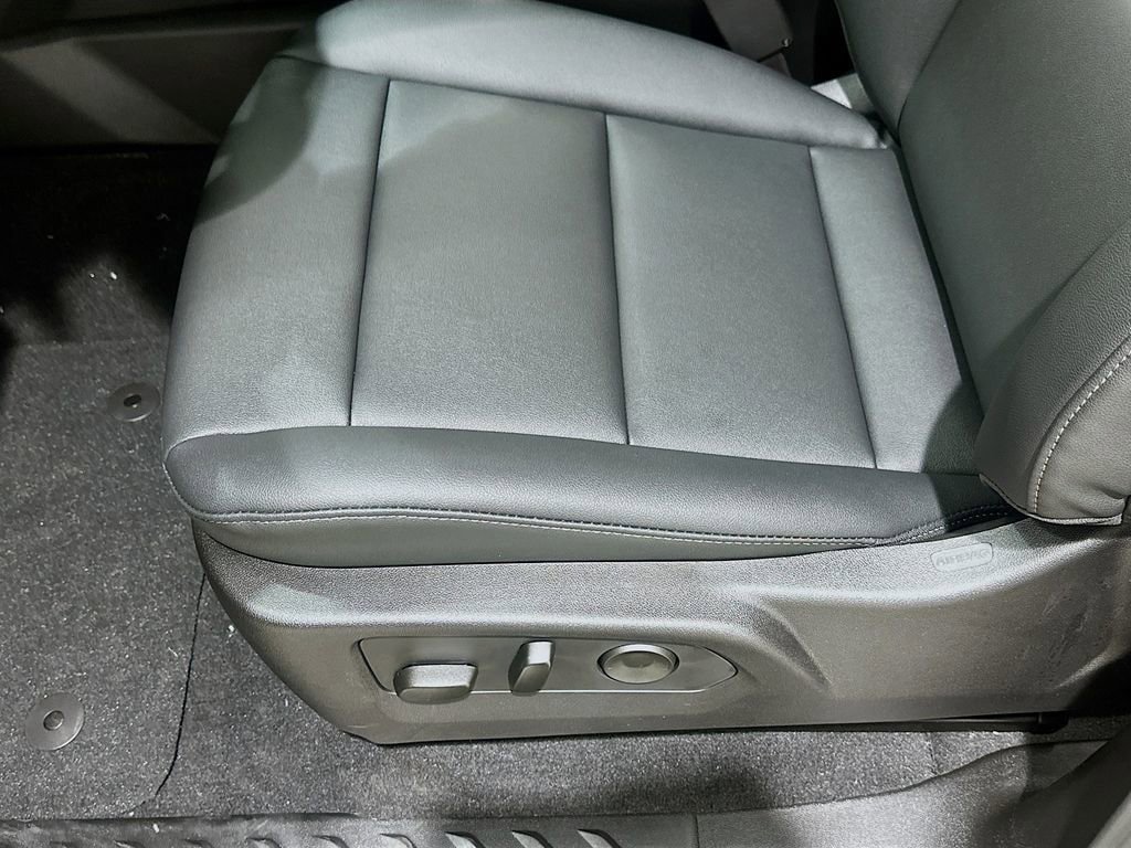 New 2026 GMC Canyon Elevation w/ Convenience Package RWD image 20