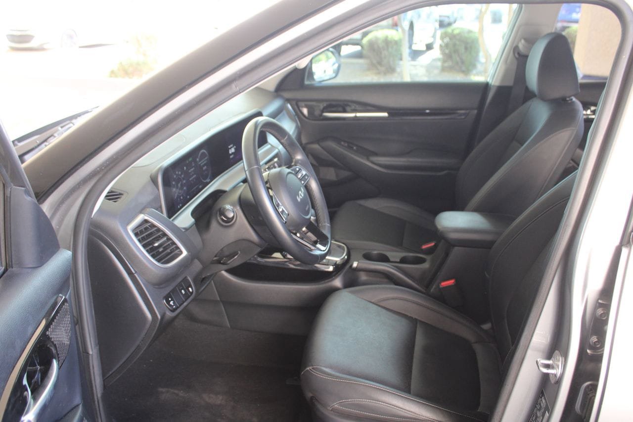 Used 2024 Kia Seltos EX FWD image 11
