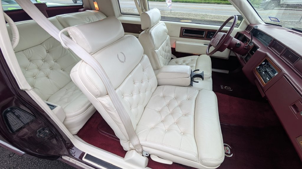 Used 1992 Cadillac Fleetwood Coupe FWD image 17
