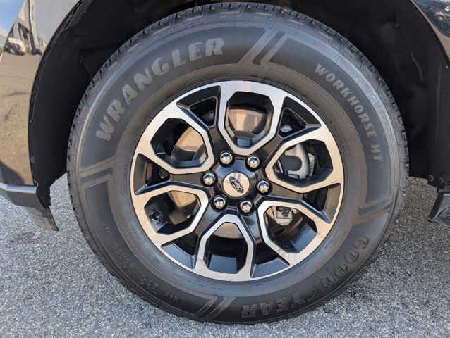 Used 2024 Ford Expedition XLT image 13