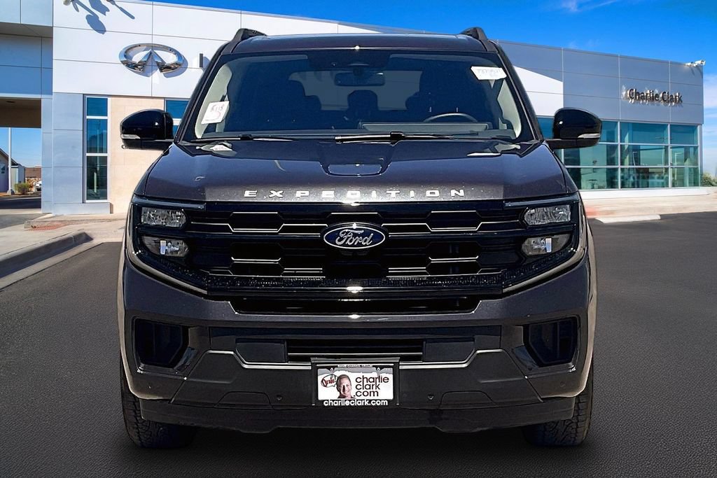 Used 2025 Ford Expedition Active AWD/4WD image 3