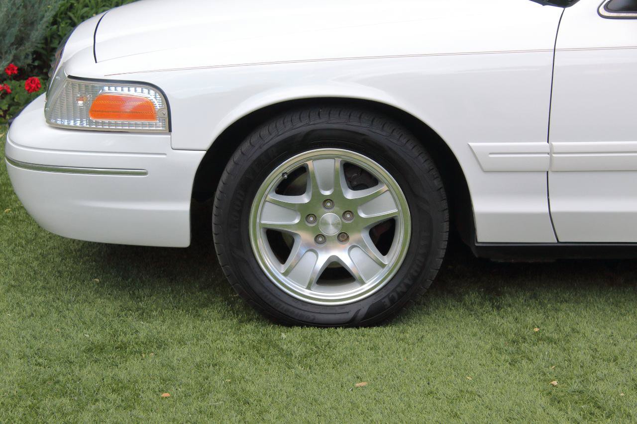 Used 1999 Ford Crown Victoria LX RWD image 35