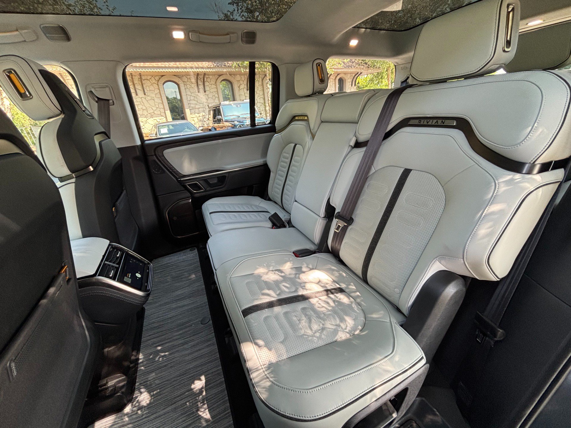 Used 2024 Rivian R1S Adventure Dual AWD/4WD image 18
