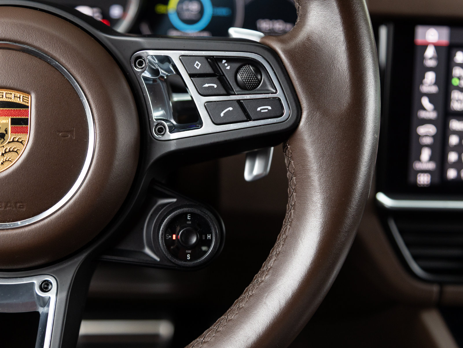 Certified 2020 Porsche Cayenne Turbo S AWD/4WD image 16