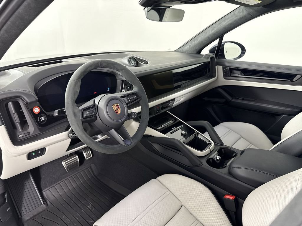 New 2026 Porsche Cayenne GTS image 4