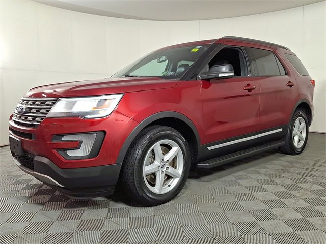 Used 2017 Ford Explorer XLT w/ Equipment Group 202A image 6